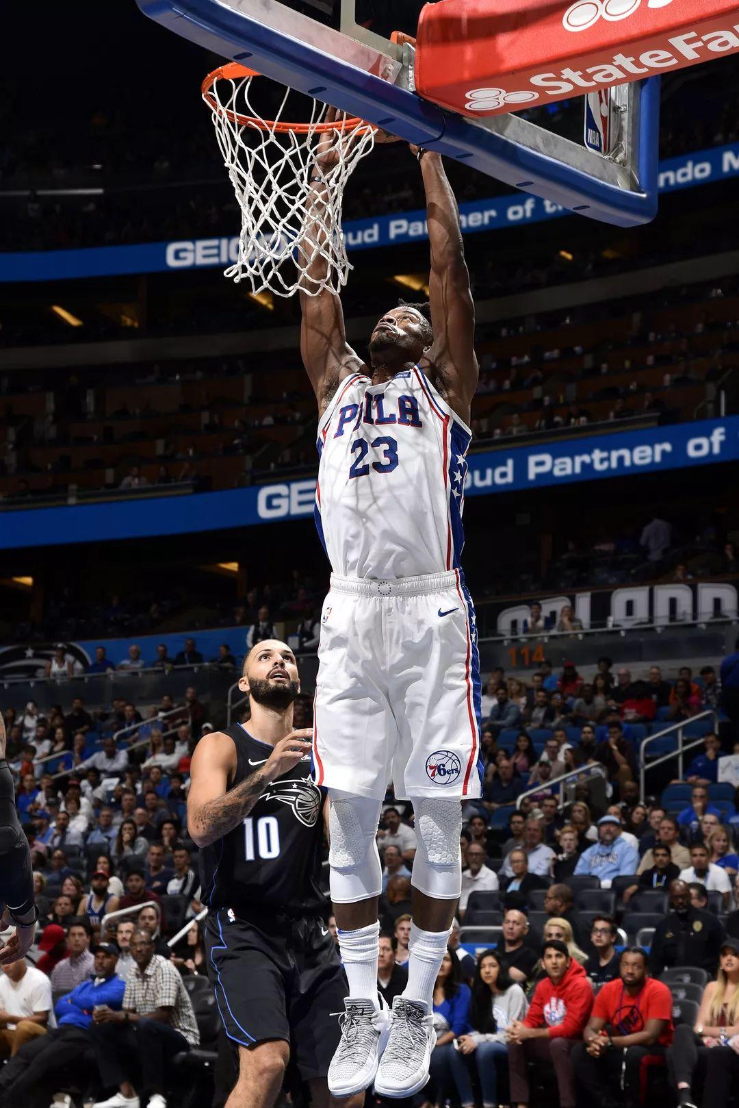 爱游戏- 摩纳哥发布备战花絮，官宣日迎来里程碑，法联杯任务艰巨，训练强度显著提升