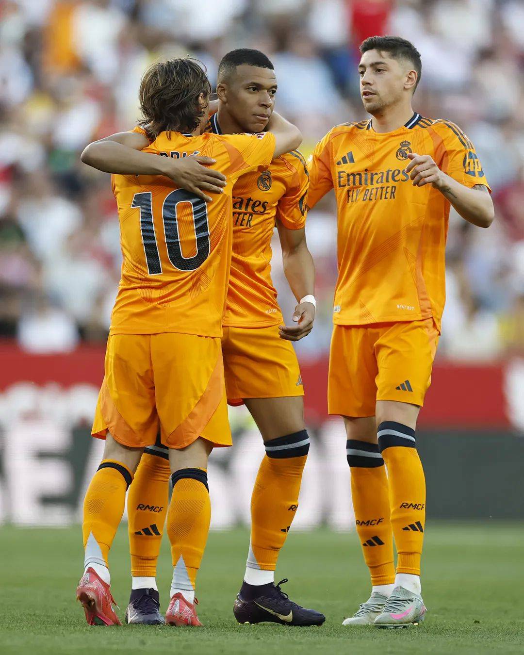 AYX-姆巴佩巅峰对决，东契奇与70激战IG分钟，回归赛场胜负难料！的简单介绍